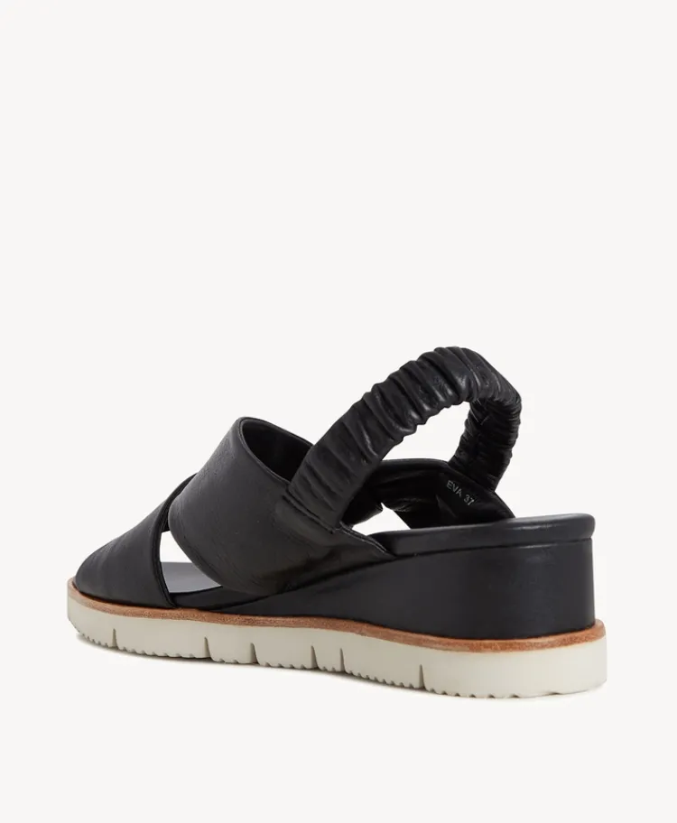 Eva Sandal|Isabella Anselmi Hot