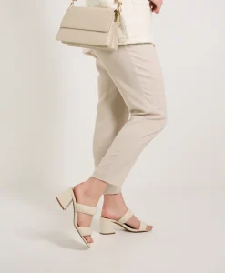 Ora Sandal|Isabella Anselmi Hot