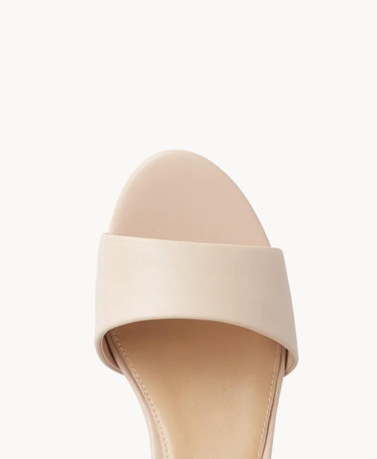 Sara Heel|Isabella Anselmi Hot