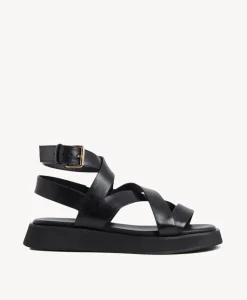 Teri Sandal|Isabella Anselmi Hot