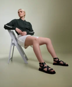 Teri Sandal|Isabella Anselmi Hot